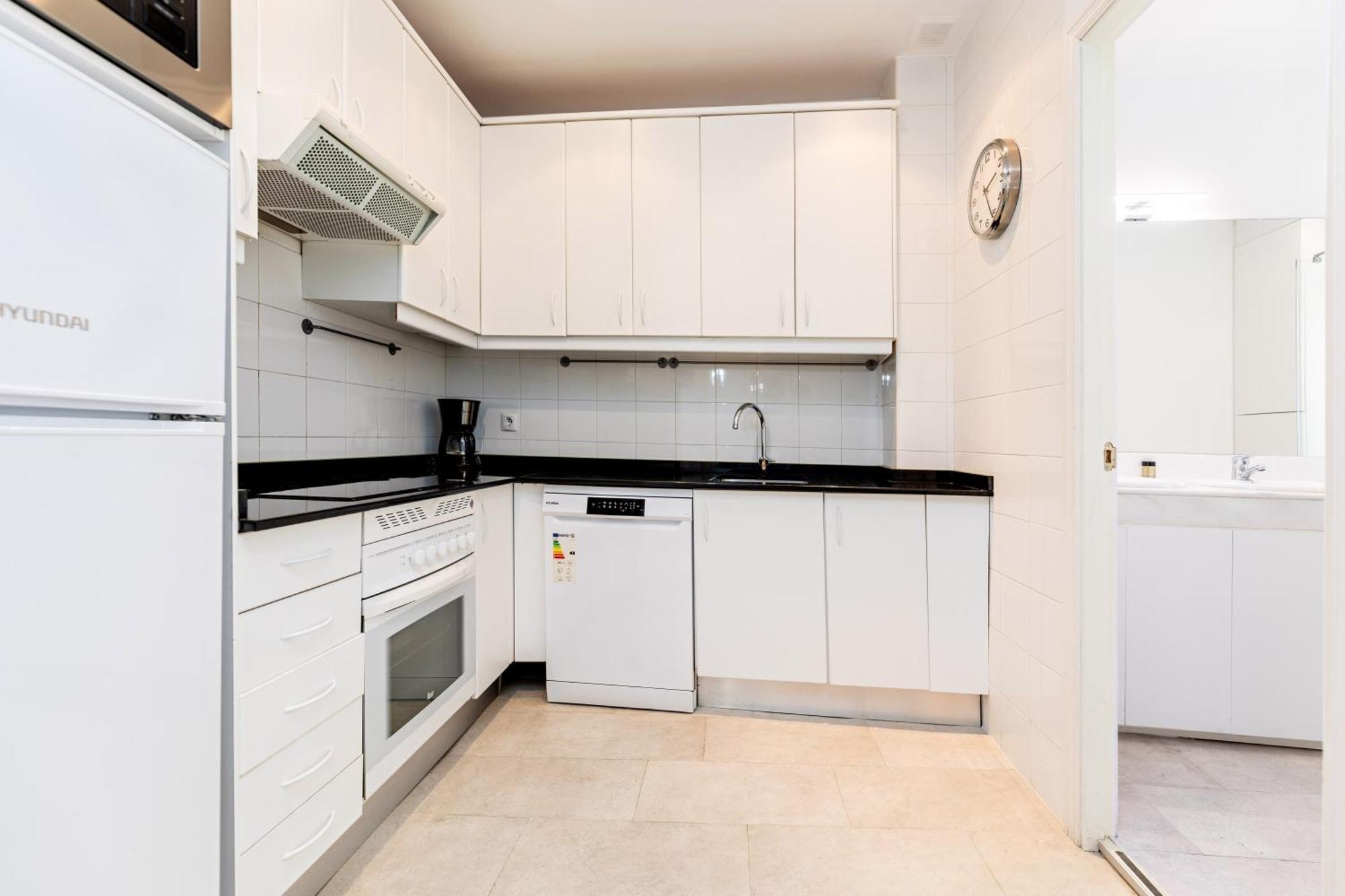 Montaber Apartments - La Paz Market มาดริด ภายนอก รูปภาพ